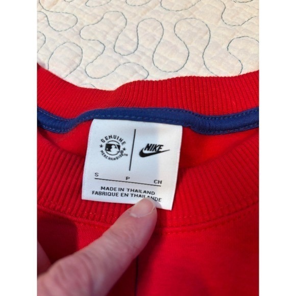 Nike Chicago Cubs Red Cropped Crew Neck Sweatshirt Women's Size Small - Picture 6 of 6